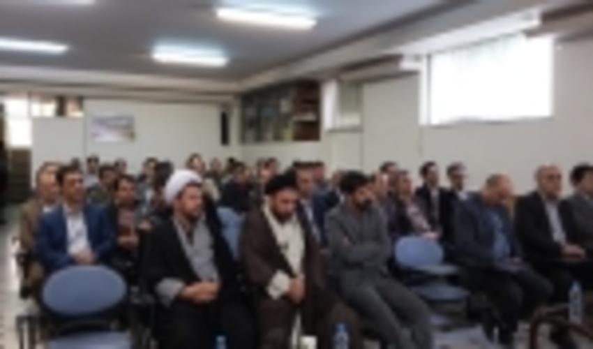 علی رجبی، مستندساز صداوسیمای مرکز زنجان ، عنوان "مستندساز سبز" استان را دریافت کرد.