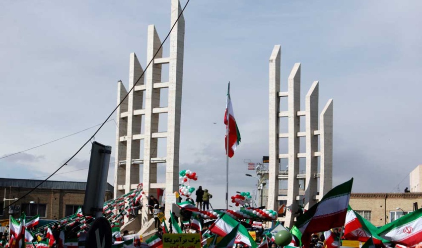 حضور مدیرکل منابع طبیعی استان زنجان و کارکنان در راهپیمایی ۲۲ بهمن
